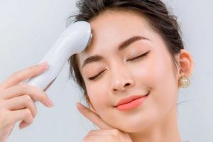 Máy massage nâng cơ là gì? Có nên mua máy nâng cơ mặt không?