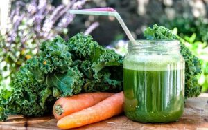 Lợi ích của nước ép cải xoăn
