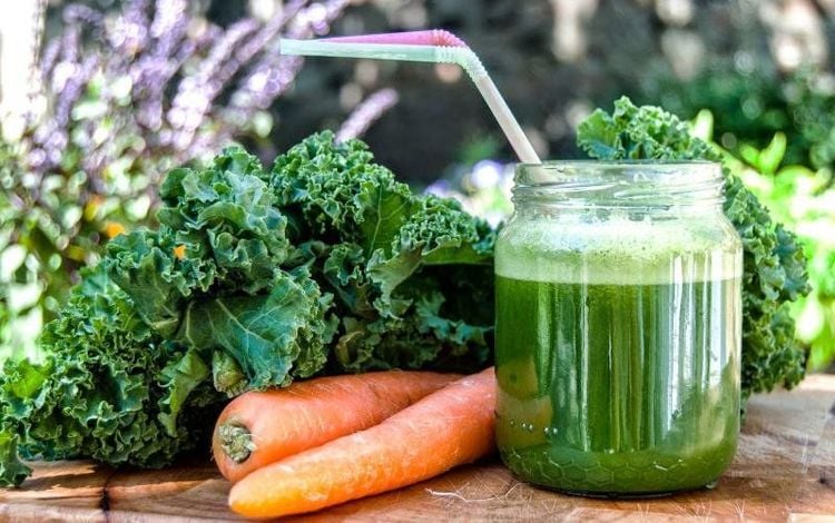 Lợi ích của nước ép cải xoăn