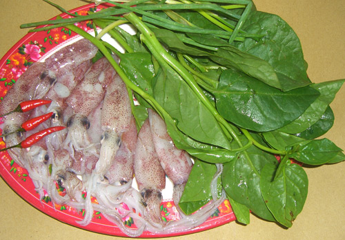 Mực xào mùng tơi